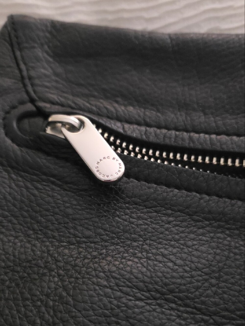 Marc by Marc Jacobs Black Leather Messenger Clutch with Front Zip - Picture 8 of 10